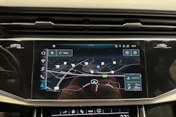 musta Audi Q7 2021 kuva 18.