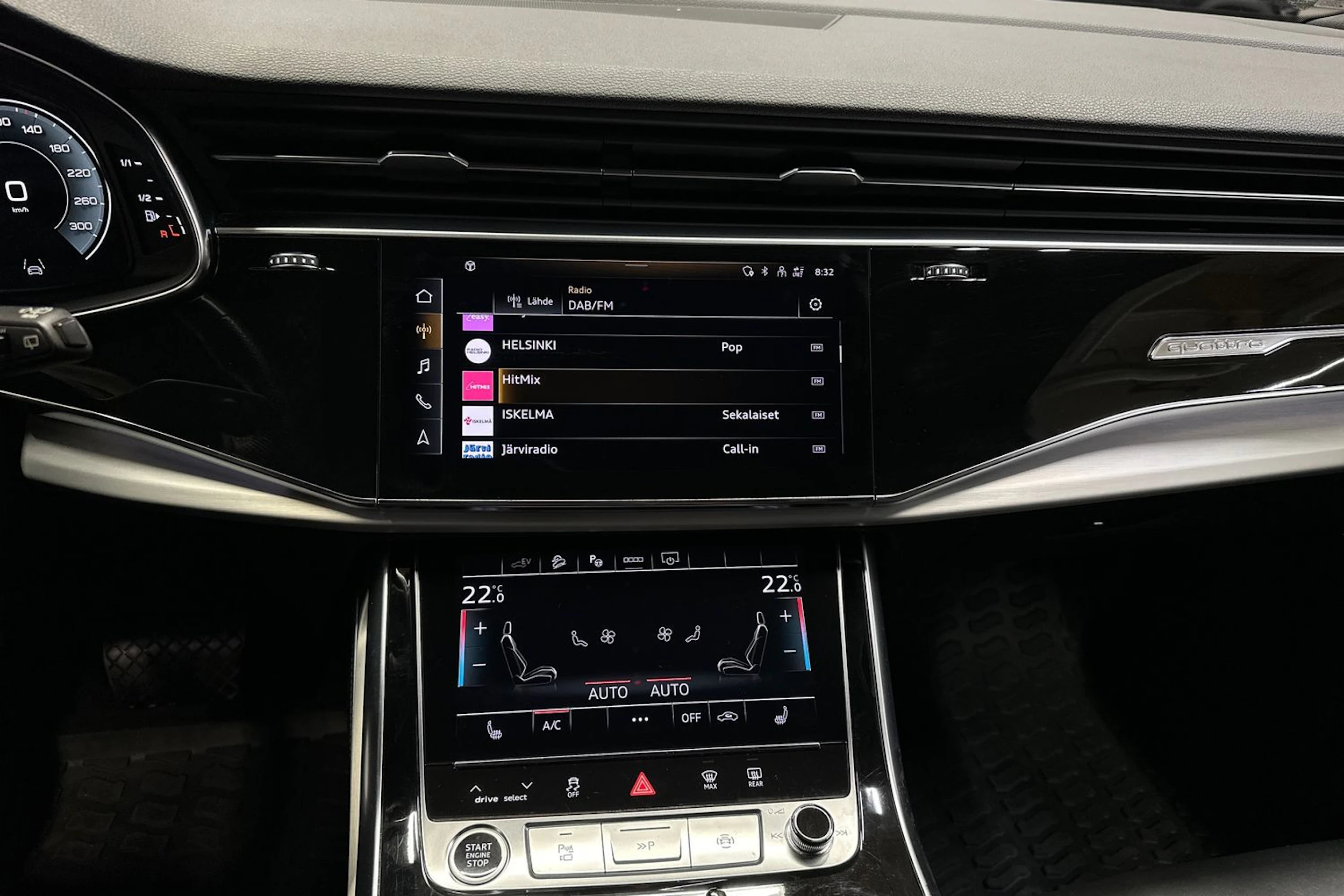 musta Audi Q7 2021 kuva 20.