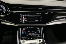 musta Audi Q7 2021 kuva 20.