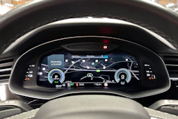 musta Audi Q7 2021 kuva 23.