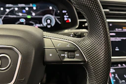 musta Audi Q7 2021 kuva 25.