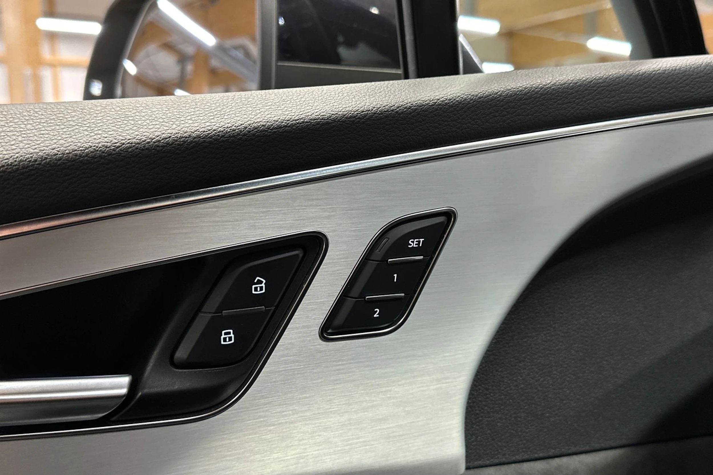 musta Audi Q7 2021 kuva 28.