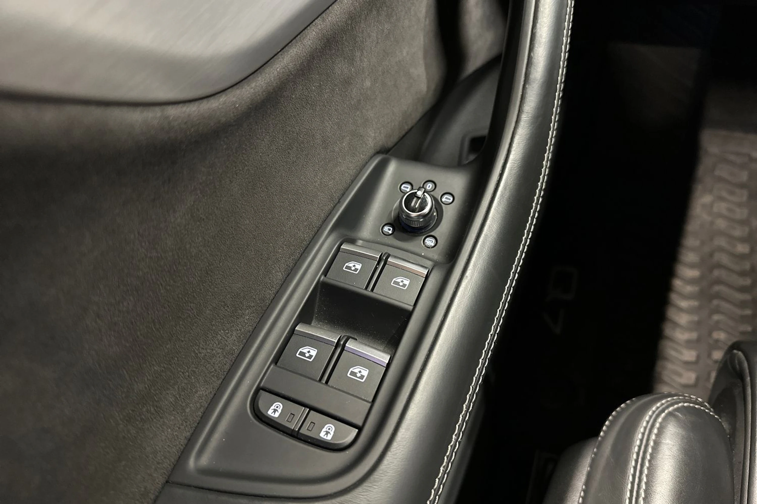 musta Audi Q7 2021 kuva 29.