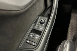 musta Audi Q7 2021 kuva 29.