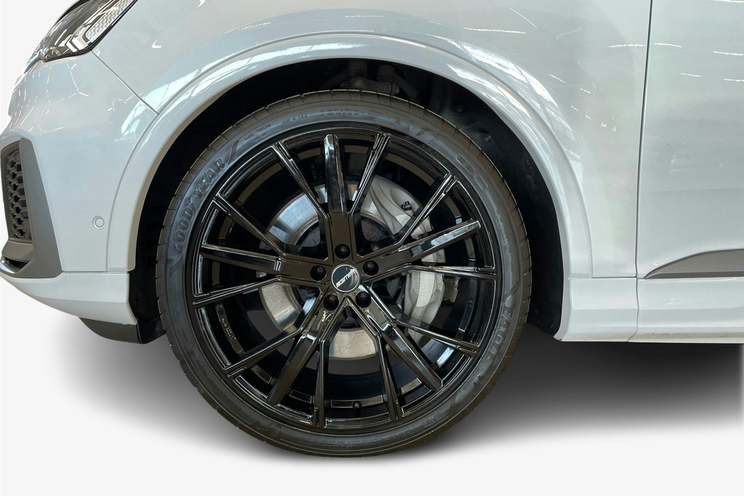 met. valkoinen Audi Q7 2021 kuva 9.
