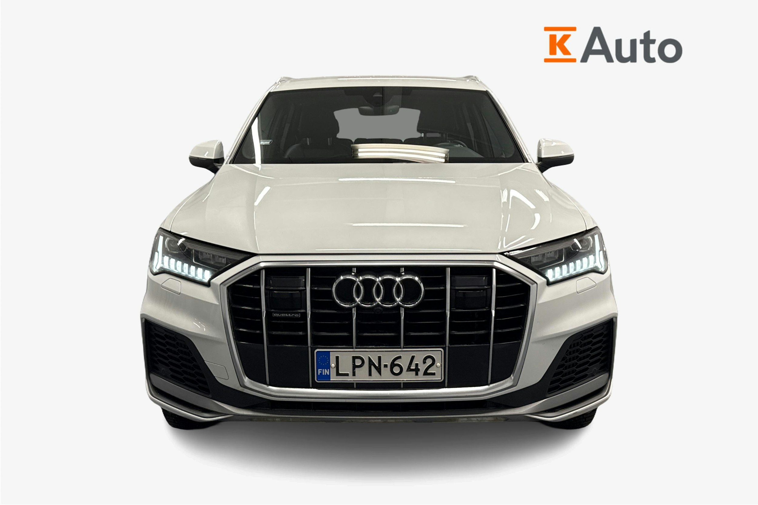 valkoinen Audi Q7 2021 kuva 5.