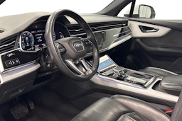 valkoinen Audi Q7 2021 kuva 7.