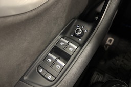 valkoinen Audi Q7 2021 kuva 18.