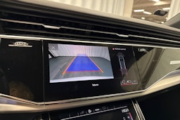 valkoinen Audi Q7 2021 kuva 19.