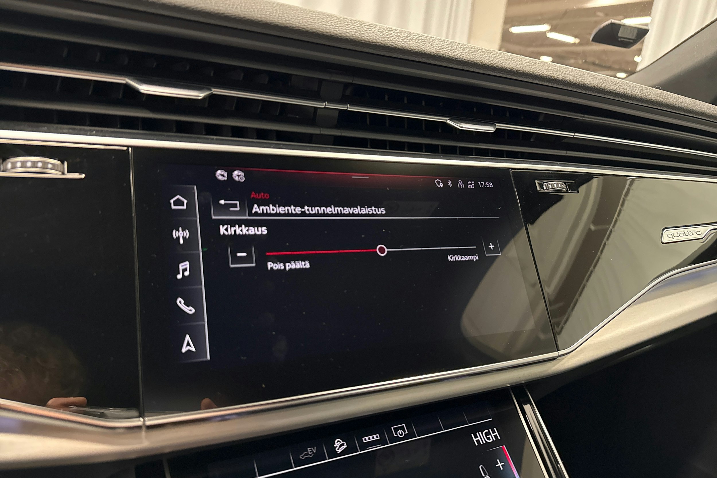 valkoinen Audi Q7 2021 kuva 22.