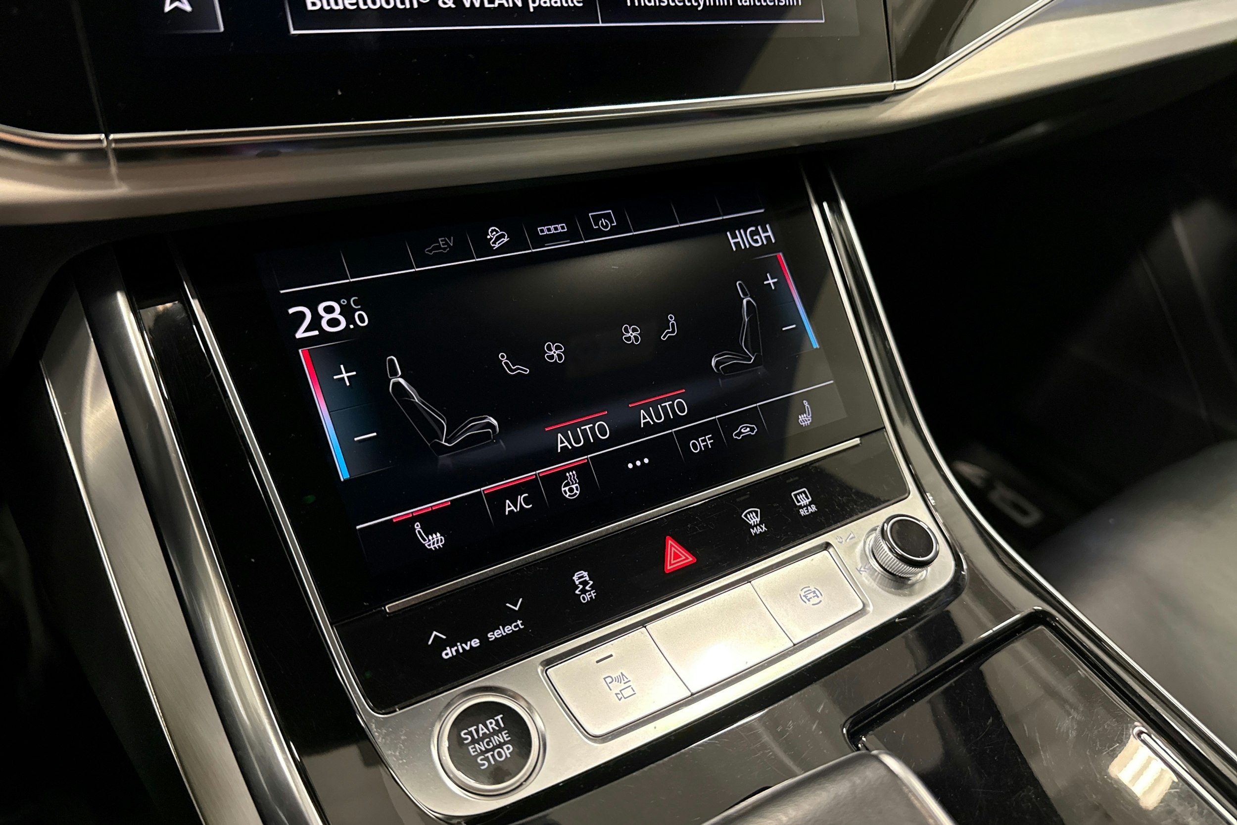 valkoinen Audi Q7 2021 kuva 25.