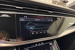 valkoinen Audi Q7 2021 kuva 26.