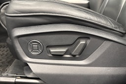 valkoinen Audi Q7 2021 kuva 30.