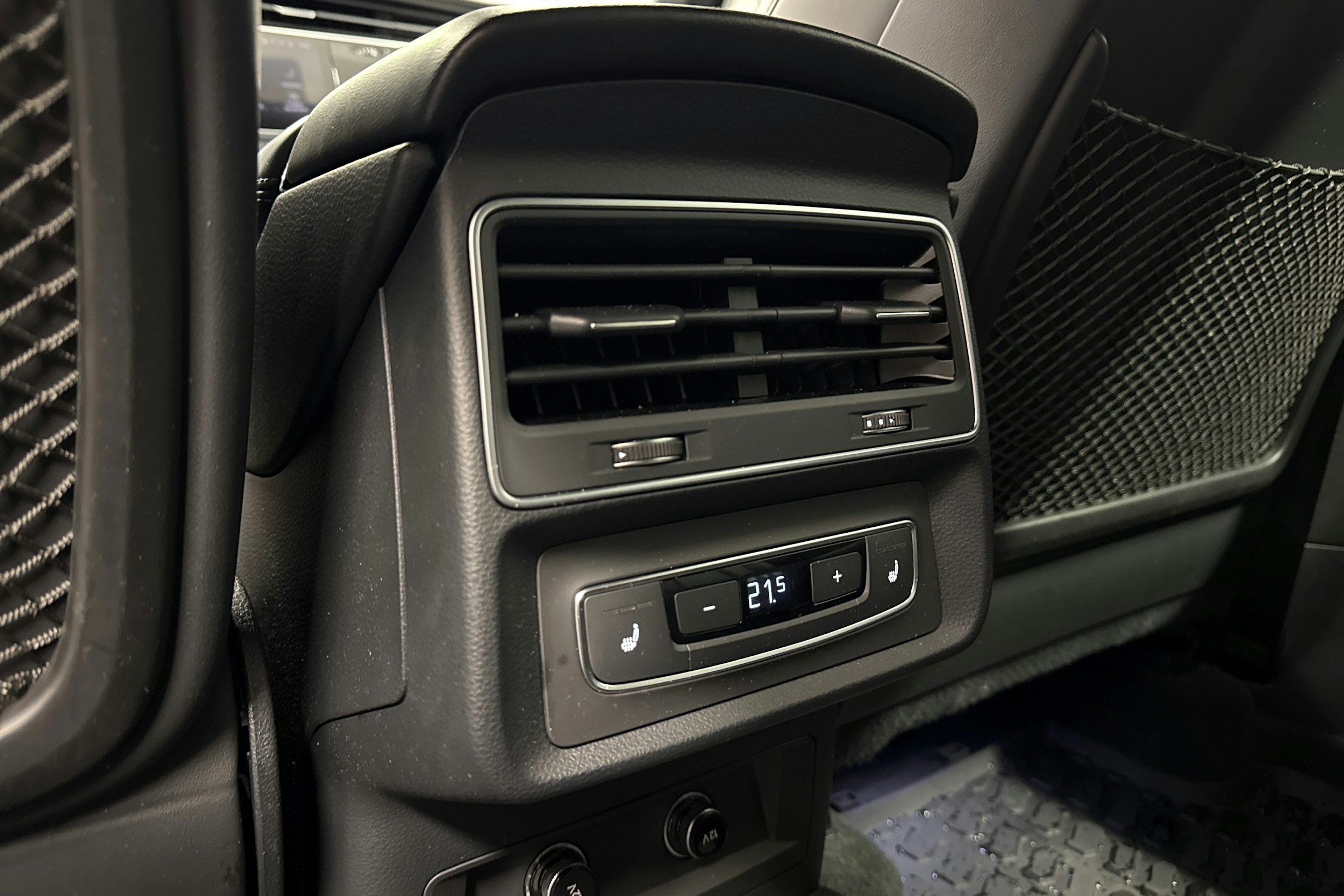 valkoinen Audi Q7 2021 kuva 31.