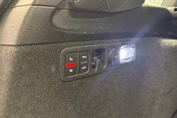 valkoinen Audi Q7 2021 kuva 33.