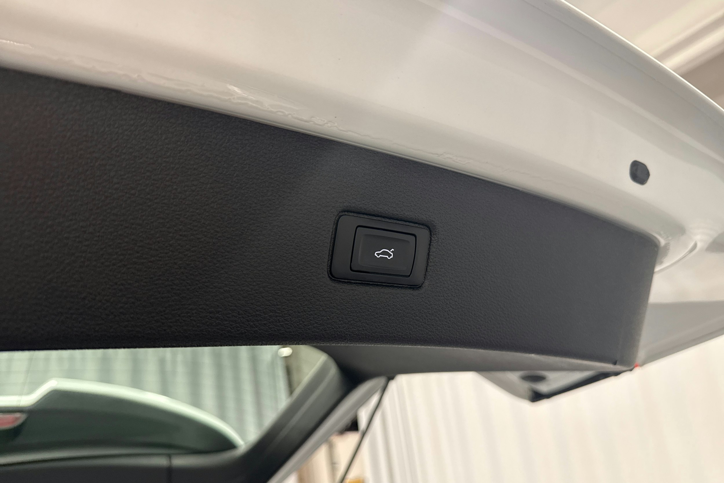 valkoinen Audi Q7 2021 kuva 34.