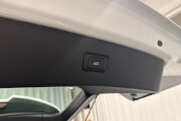 valkoinen Audi Q7 2021 kuva 34.