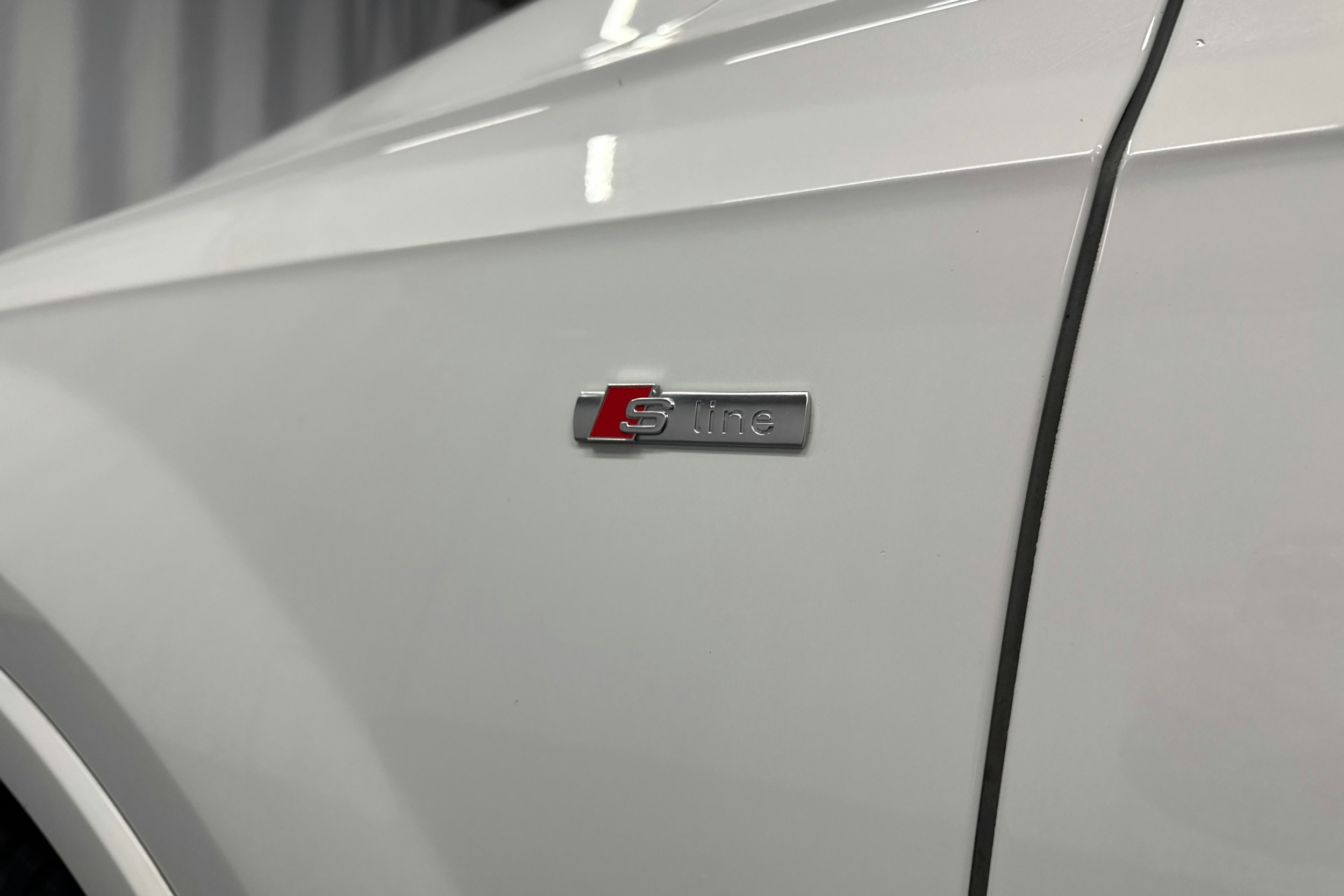 valkoinen Audi Q7 2021 kuva 35.