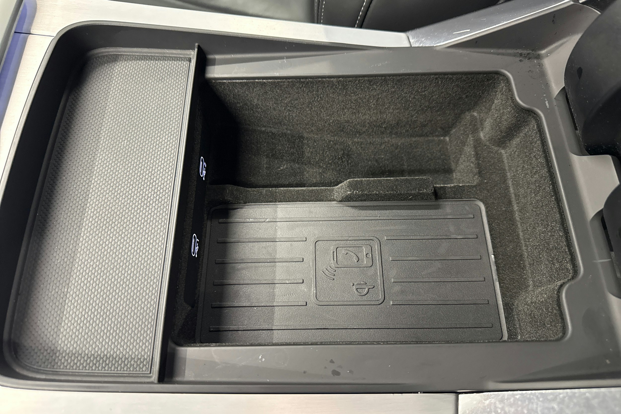 valkoinen Audi Q7 2021 kuva 38.