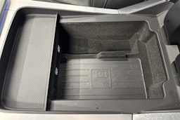 valkoinen Audi Q7 2021 kuva 38.