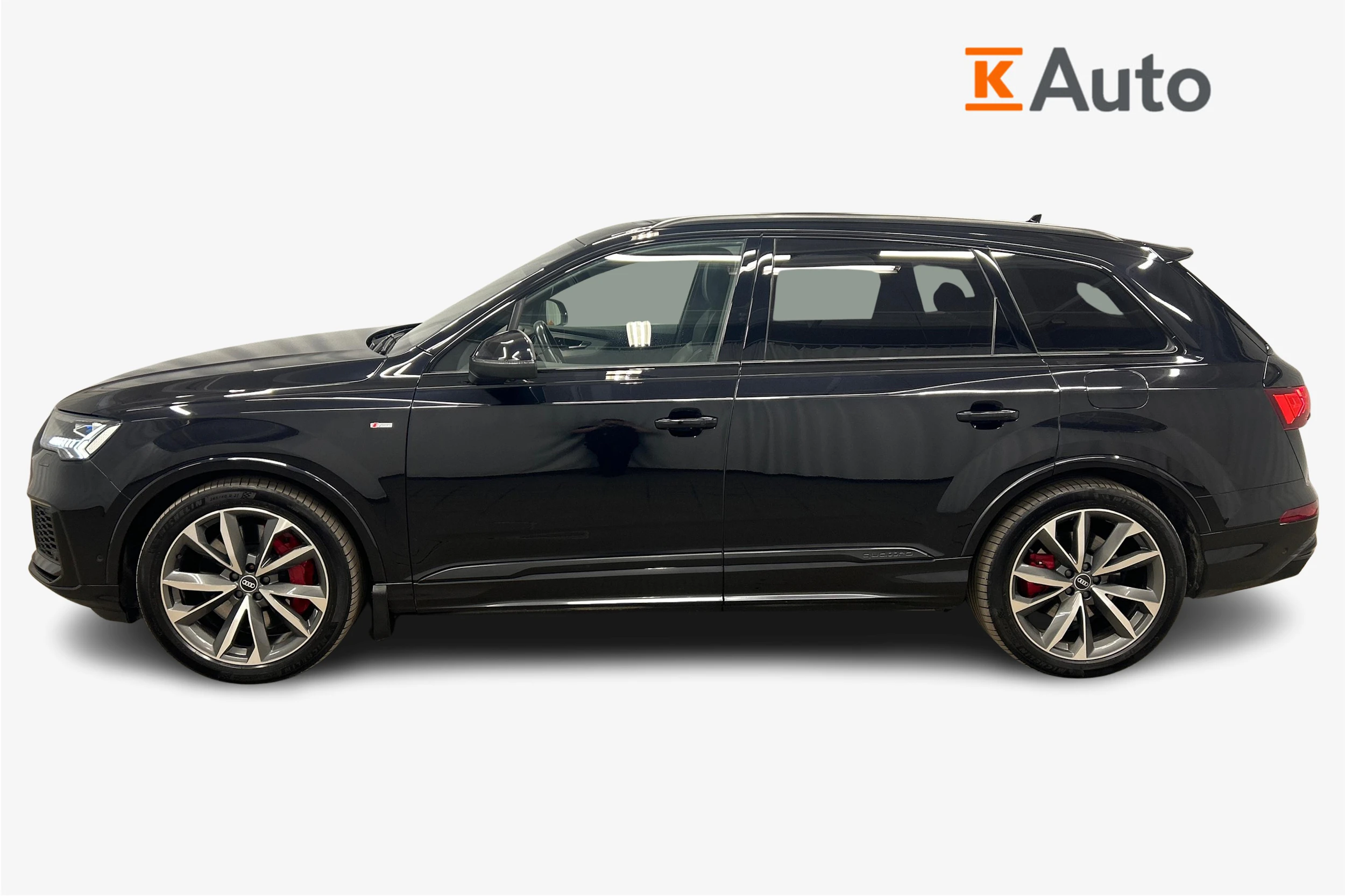 Musta Audi Q7 2021 kuva 5.