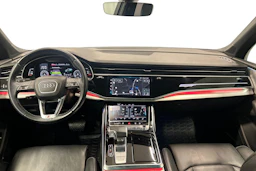Musta Audi Q7 2021 kuva 7.