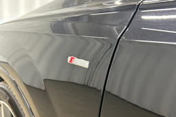 Musta Audi Q7 2021 kuva 11.