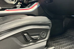 Musta Audi Q7 2021 kuva 12.