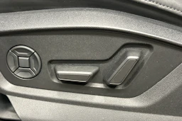 Musta Audi Q7 2021 kuva 14.