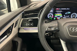 Musta Audi Q7 2021 kuva 15.