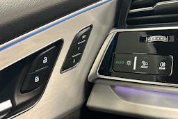 Musta Audi Q7 2021 kuva 18.