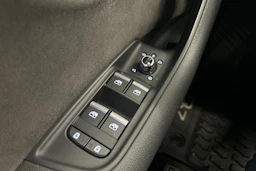 Musta Audi Q7 2021 kuva 19.