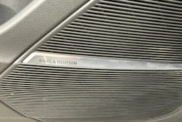 Musta Audi Q7 2021 kuva 22.