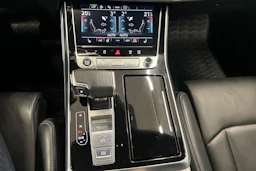 Musta Audi Q7 2021 kuva 23.