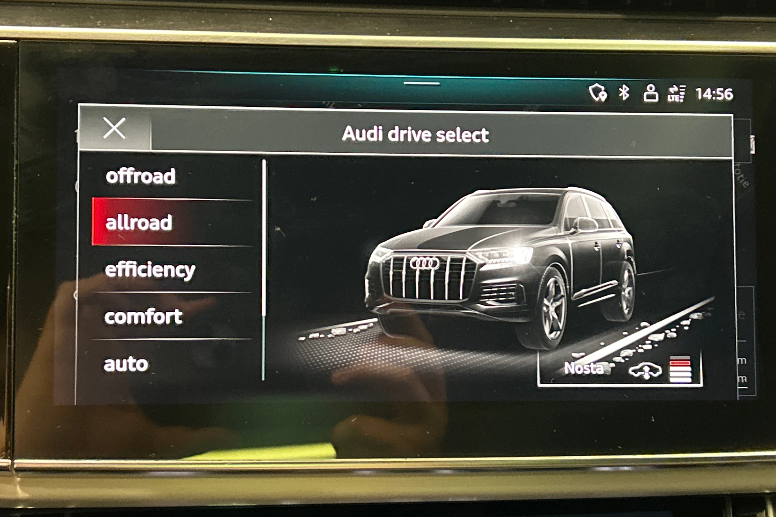 Musta Audi Q7 2021 kuva 27.