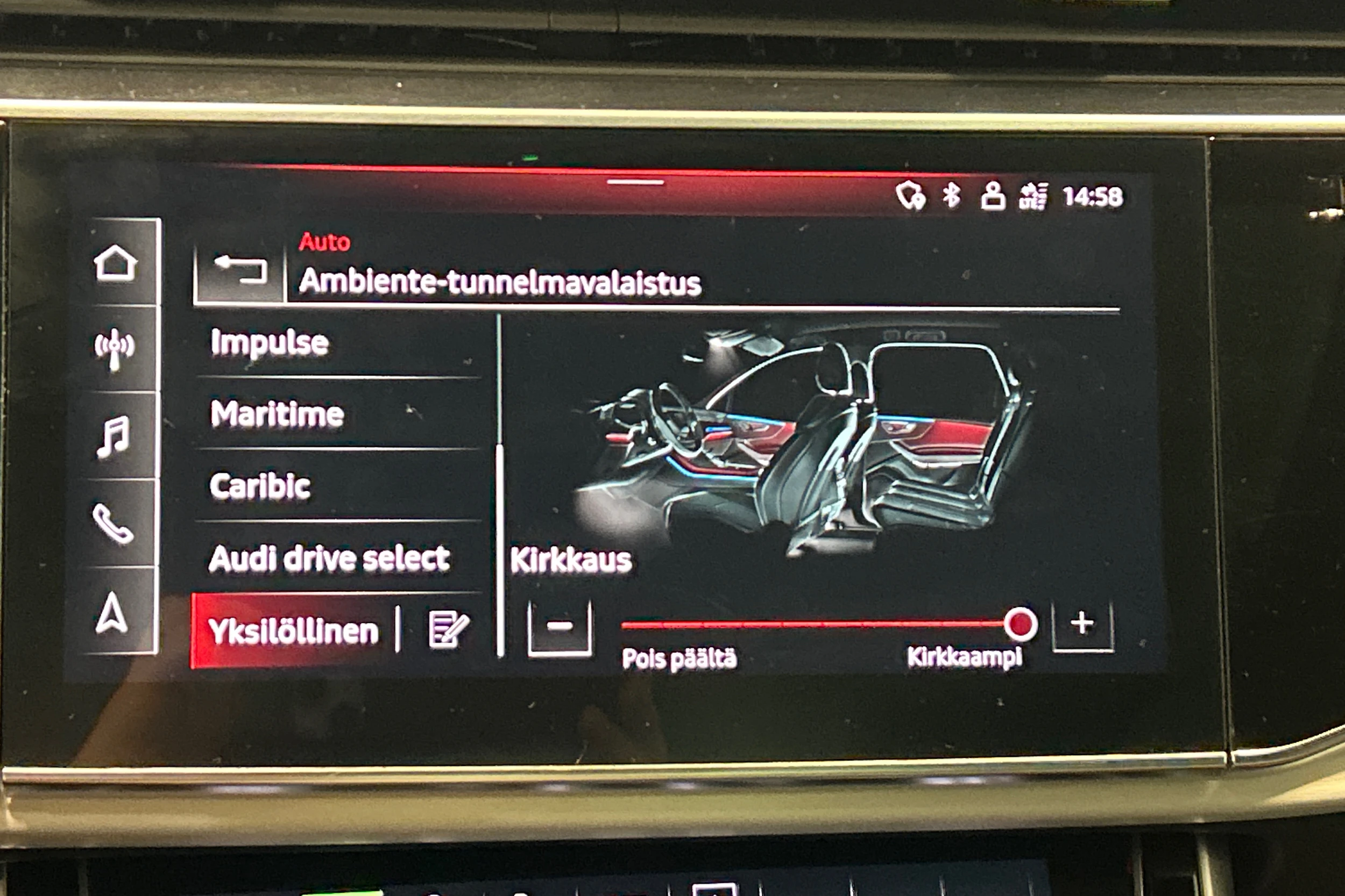 Musta Audi Q7 2021 kuva 30.