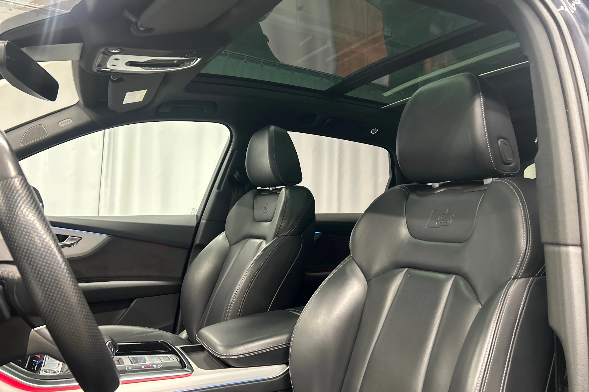 Musta Audi Q7 2021 kuva 32.