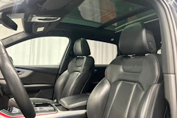 Musta Audi Q7 2021 kuva 32.