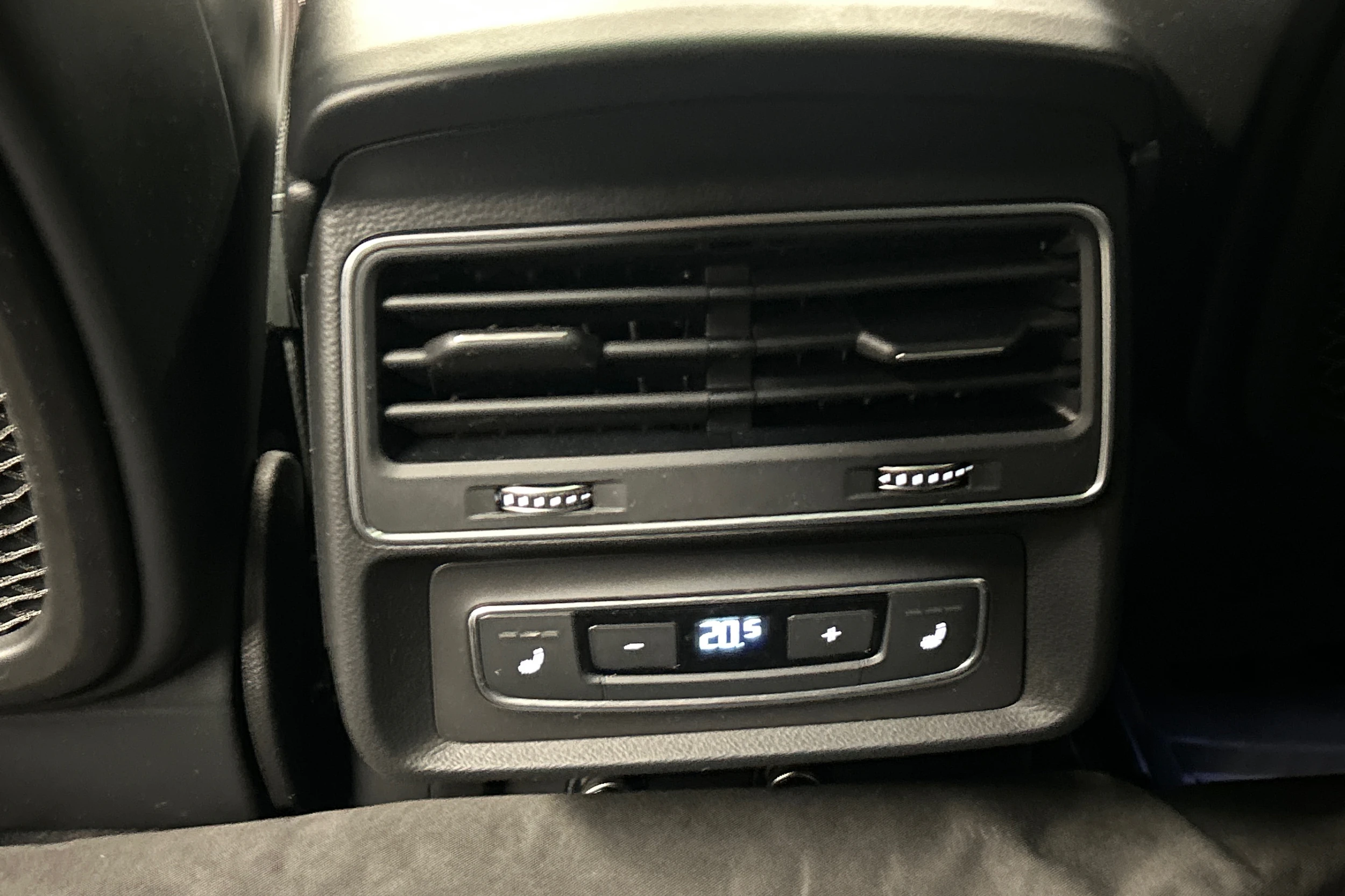Musta Audi Q7 2021 kuva 33.