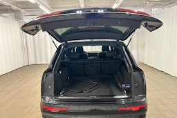 Musta Audi Q7 2021 kuva 34.