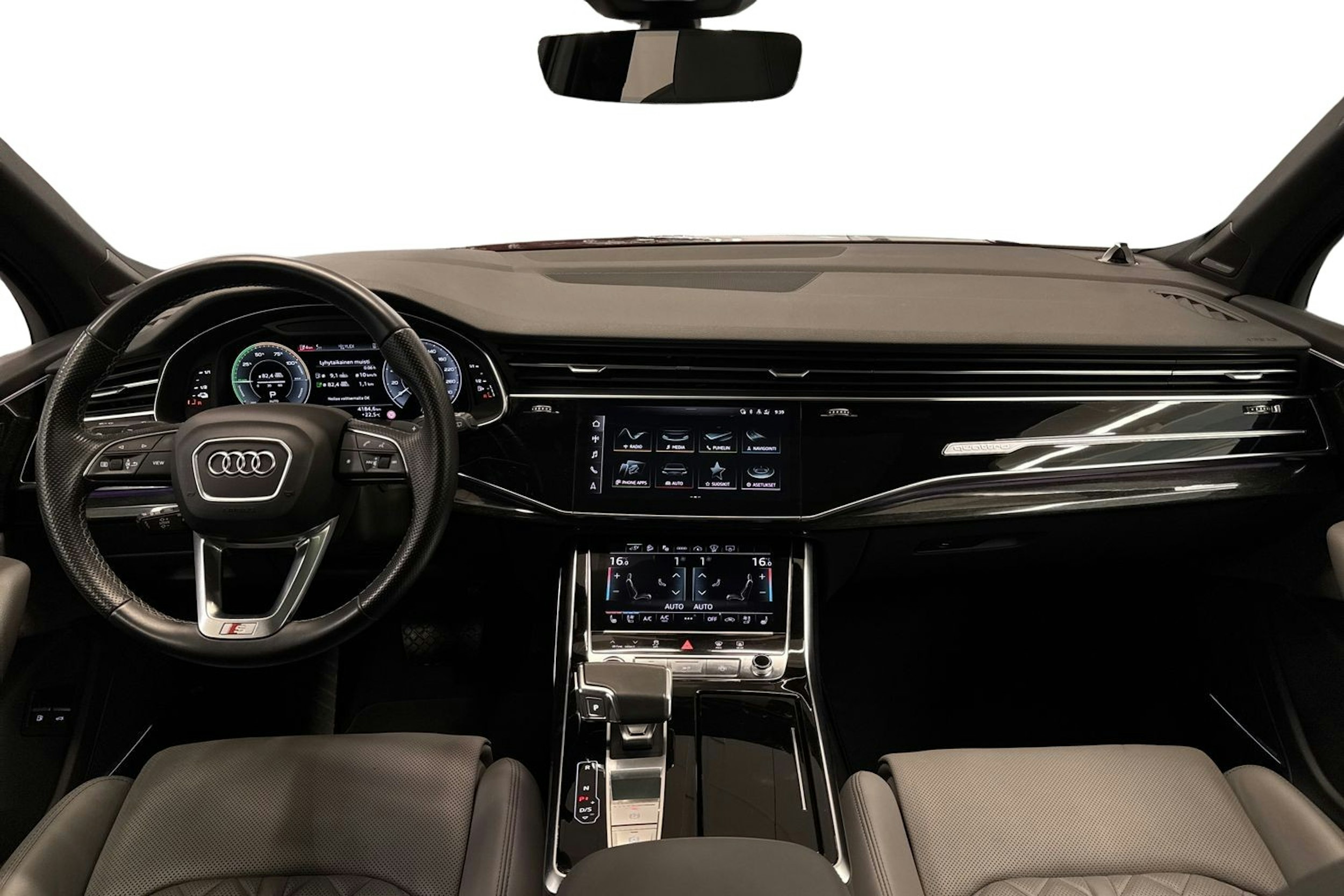 punainen Audi Q7 2021 kuva 9.