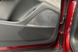 punainen Audi Q7 2021 kuva 16.