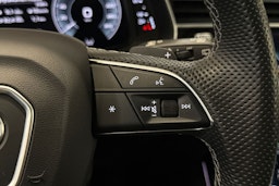 punainen Audi Q7 2021 kuva 21.