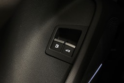 punainen Audi Q7 2021 kuva 23.