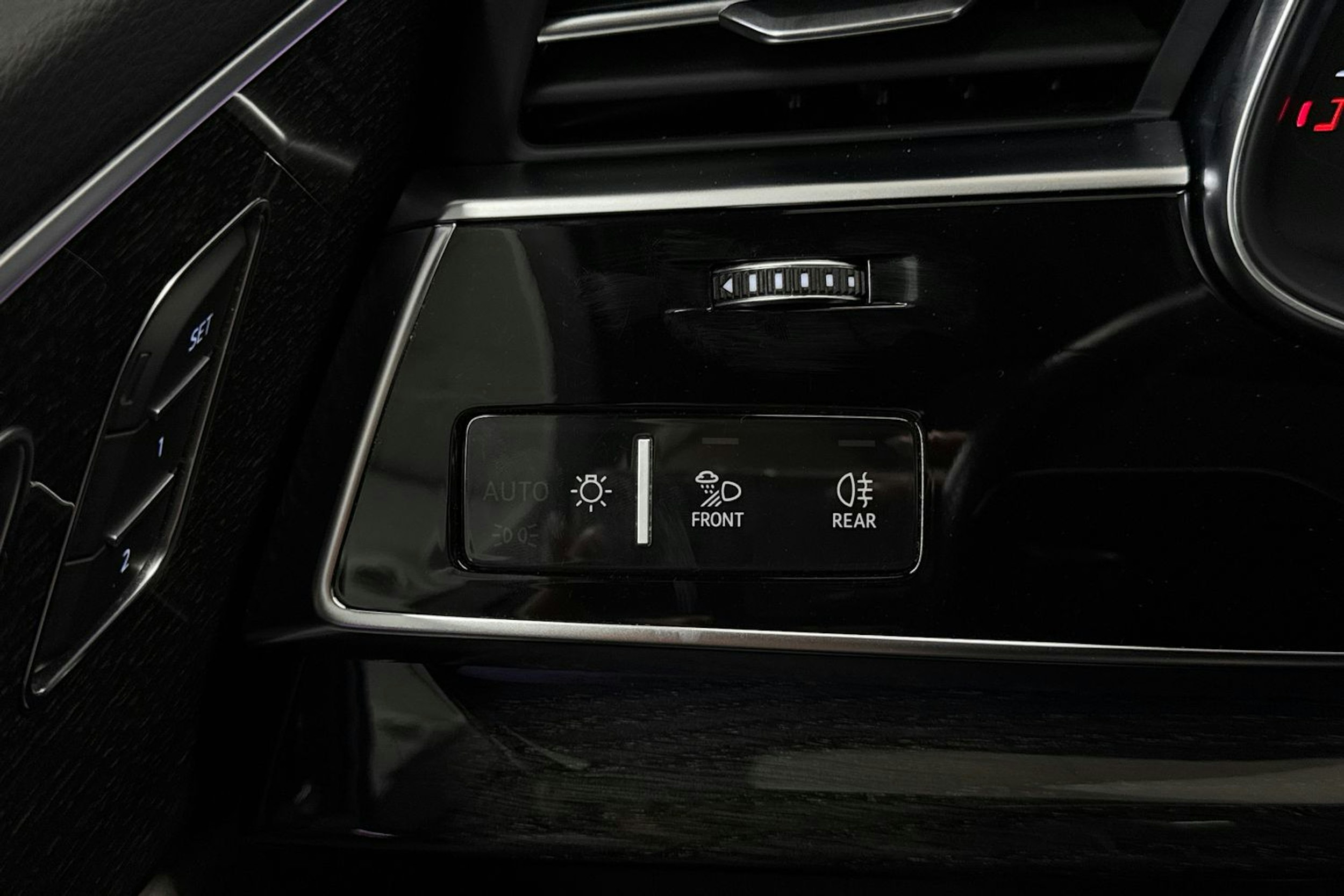 punainen Audi Q7 2021 kuva 24.