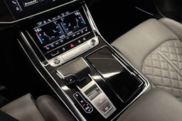 punainen Audi Q7 2021 kuva 25.