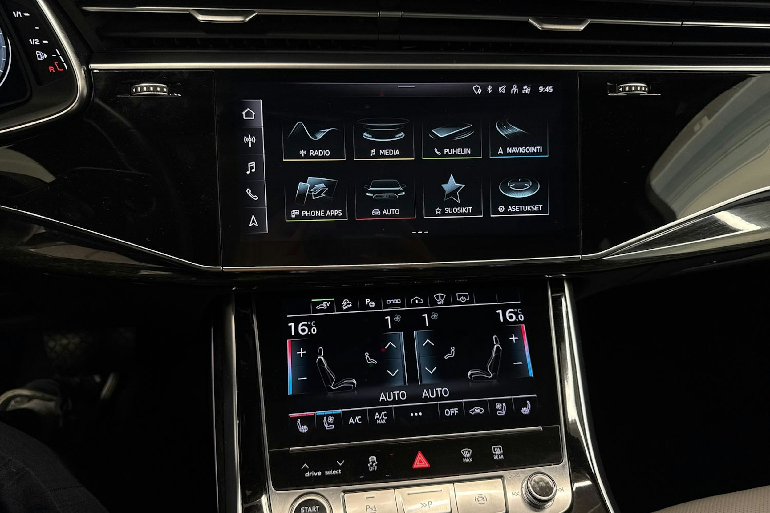 punainen Audi Q7 2021 kuva 26.