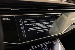 punainen Audi Q7 2021 kuva 27.