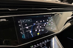 punainen Audi Q7 2021 kuva 28.