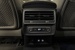 punainen Audi Q7 2021 kuva 31.